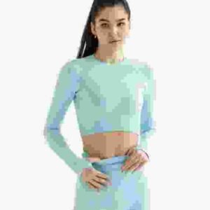 long-sleeve-crop-top-2